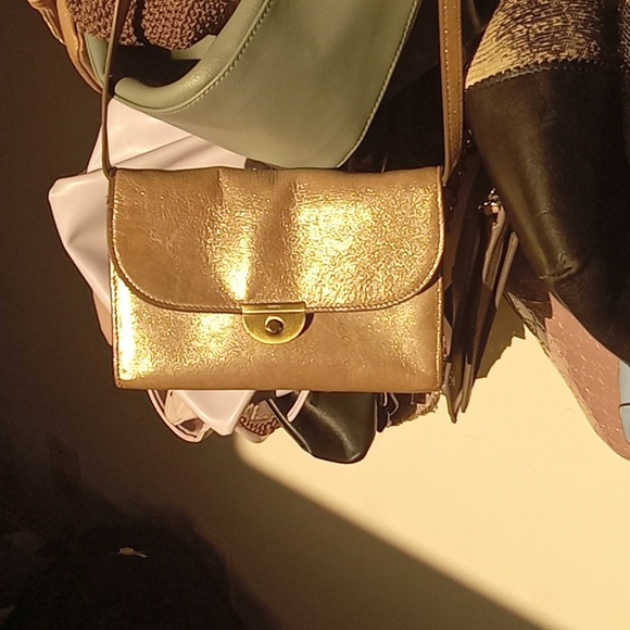 Cute Pre-owned Leather Gold Fossil Crossbody Purse - Picture 2 of 10